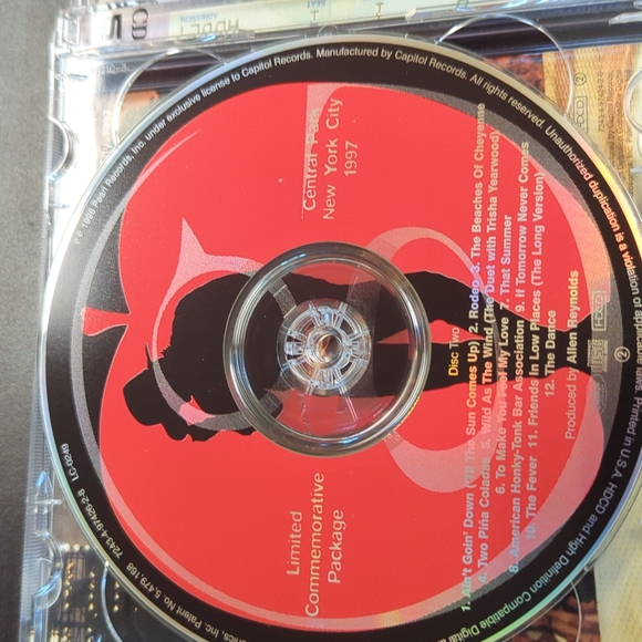 Garth Brooks Double live album (1997) - Picture 6 of 7